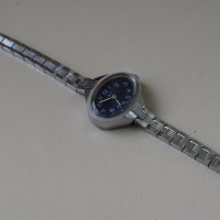 Красив дамски часовник, снимка 2 - Антикварни и старинни предмети - 32292454