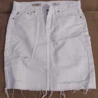 Дънкова бяла пола, 27 номер, с цепка отзад, дължина до коляното, снимка 2 - Поли - 43409167