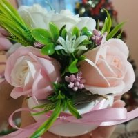 ‼️НОВО‼️За празника на жената зарадвайте дамите с керамична кашпа със сапунени цветя, снимка 5 - Подаръци за жени - 43985820