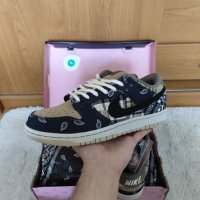 Нови Оригинални Nike Dunk SB Travis Scott Cactus Jack Dunks Original 43 размер 43 номер Найк Обувки , снимка 1 - Други - 37292648