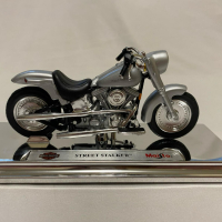 Колекционерски Harley Davidson със сертификат 1:18, снимка 1 - Колекции - 44929017