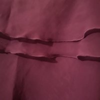 Нов асиметричен топ с волани вишнево виолетово М размер, снимка 2 - Корсети, бюстиета, топове - 32423084