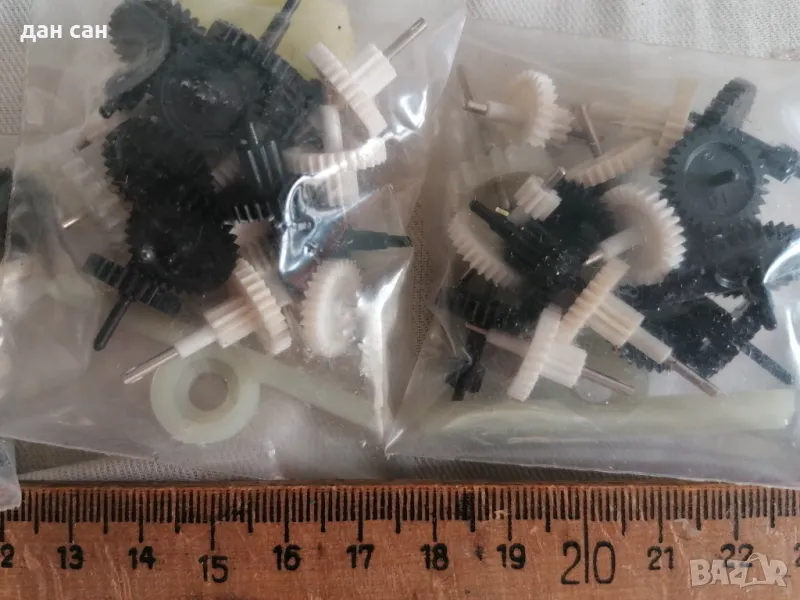 комплект зъбни колела с ос за касетофони и други , снимка 1