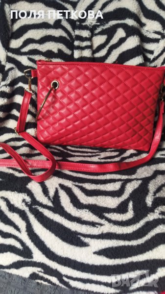Червена чантичка, снимка 1