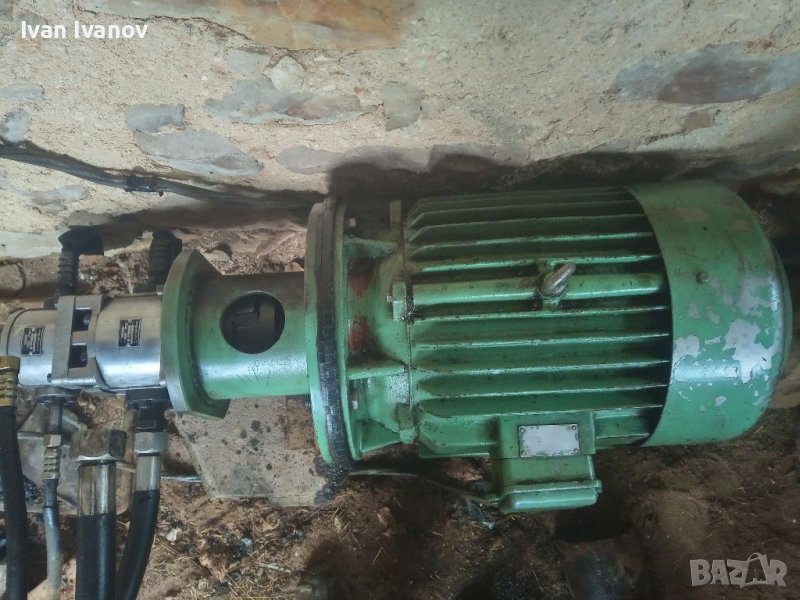 Електромотор 17 киловата,хидравлична помпа,разпределители и др. части за шприц, снимка 1