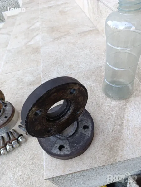 Продавам комплект фланци с болтовете 4х108, снимка 1