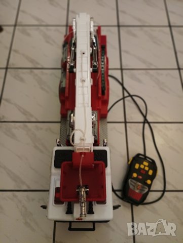 Радиоуправляема кола Дики, пожарен камион, пожарна със стълба и струя за гасене на пожар. , снимка 4 - Коли, камиони, мотори, писти - 43806181