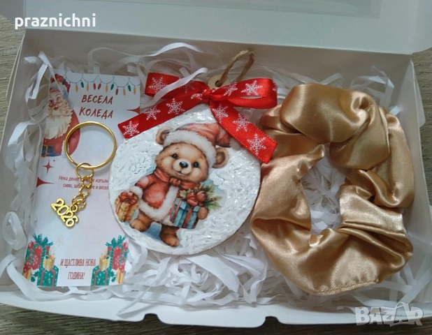 Коледна кутия с подаръчета