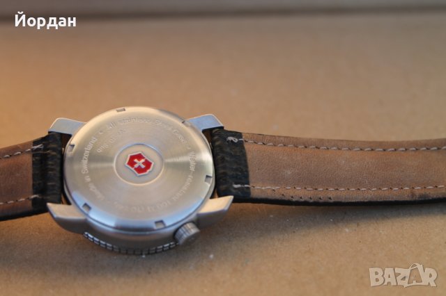 Оригинален мъжки Швейцарски часовник ''Victorinox'' , снимка 3 - Мъжки - 43836651