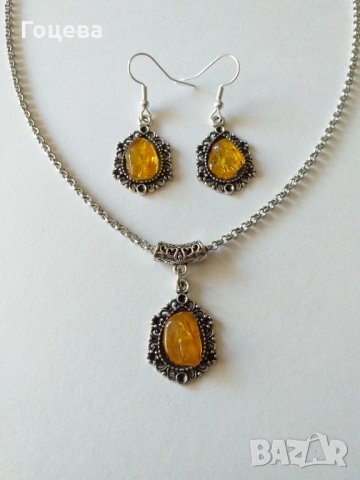 Красив комплект бижута с Балтийски Кехлибар клас А в орнаментирана основа в цвят Сребро , снимка 1