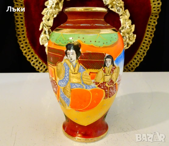Ваза Satsuma,японски костен порцелан,злато. 