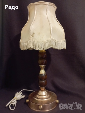 Старинна красива лампа