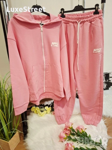Дамски Екипи 🤍 Nike 