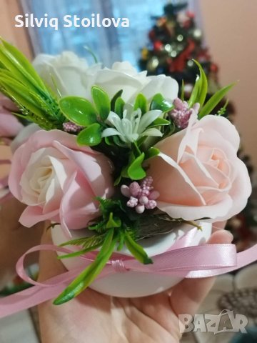 ‼️НОВО‼️За празника на жената зарадвайте дамите с керамична кашпа със сапунени цветя, снимка 6 - Подаръци за жени - 43985820