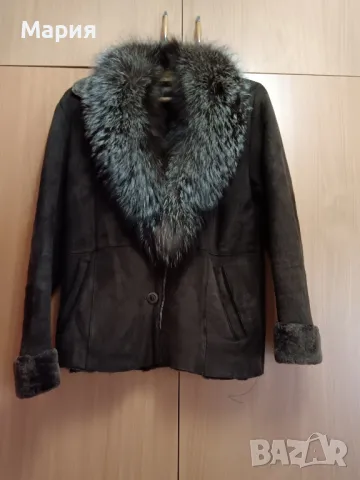 Продавам кожух от естествена агнешка кожа с яка от естествен косъм от каскада Лисица и шапка 