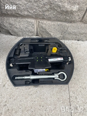 Резервна гума + инструмент от Пежо 3008, снимка 3 - Гуми и джанти - 53462544