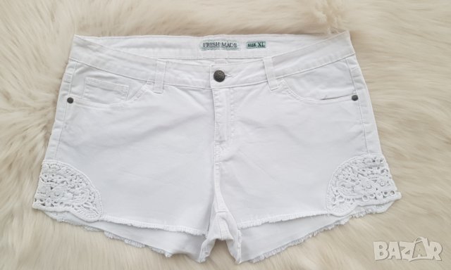 Къси дънкови панталони - бели размер ХЛ