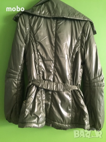 Зимно дамско яке, размер М, цвят – зелен, с топла подплата, закопчаване- с цип и копчета., снимка 4 - Якета - 51820679