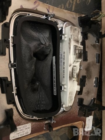 W203 Мерцедес ц класа скоростен лост с маншон за автоматик и панел с хром околожка, снимка 4 - Части - 44096198