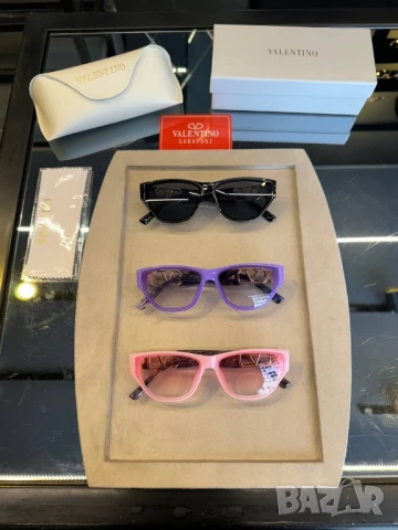 очила с черен обикновен калъф и ув защита valentino garavani , снимка 4 - Слънчеви и диоптрични очила - 51393982