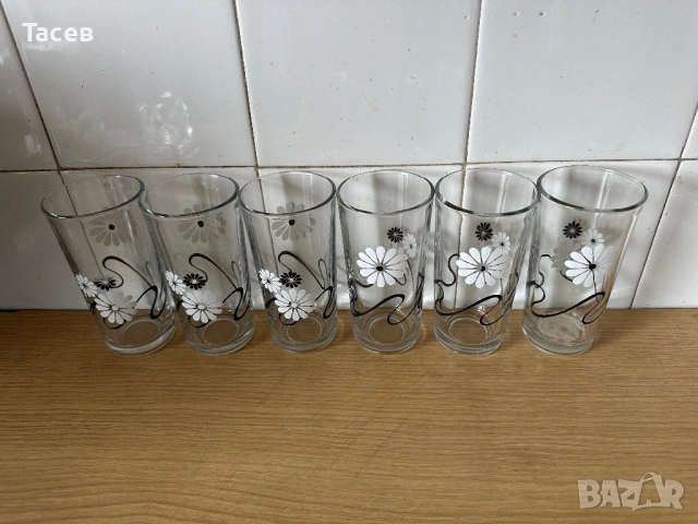 Продавам комплект 6 чаши за безалкохолно