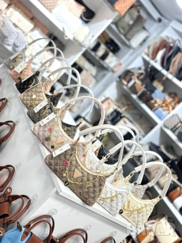 чанти Guess ➡️28cm⬆️15cm 🌟