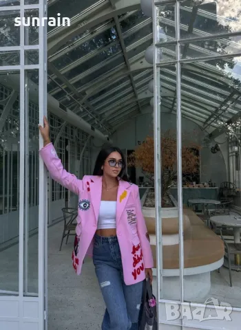 стилно дамско розово сако с щампи