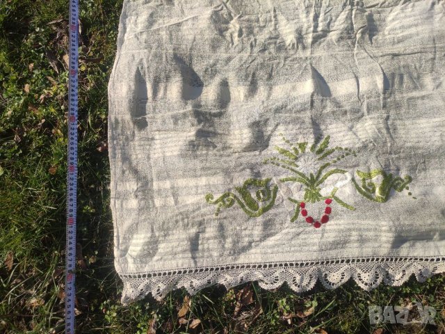 Продавам покривка с бродерия и дантела от стар чеиз, снимка 2 - Антикварни и старинни предмети - 39094962