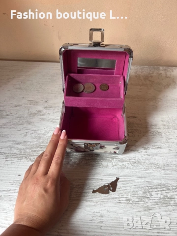 Кутия за бижута с ключалка и 2 ключа с разгъващ се стъпаловиден механизъм и огледало ❤️ 