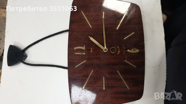 Стар съветски стенен часовник (Маяк), снимка 1 - Антикварни и старинни предмети - 43661402