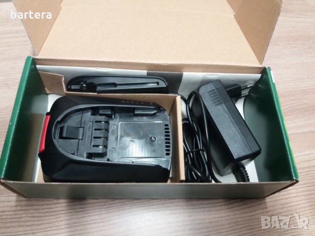 Акумулаторен винтоверт Bosch Universal Drill 18 с 2 батерии, снимка 6 - Винтоверти - 35261140