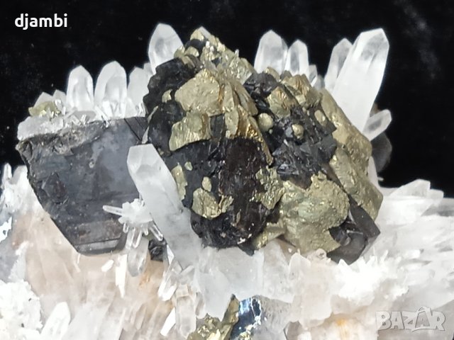 №192,Кварц,Планински кристал,Кварцова друза с халкопирит и сфалерит,Quartz Bulgaria,BGminerals,, снимка 4 - Декорация за дома - 44124708