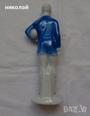 Рето порцеланова Фигура на Георги Аспарухов Гунди произведена през 1970 в з-д Изида Н. Р. България, снимка 2 - Антикварни и старинни предмети - 38137780