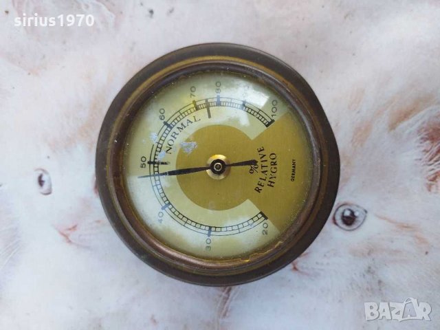 Немски малък хидрометър за хурка или за вграждане, снимка 1 - Стенни часовници - 29076526