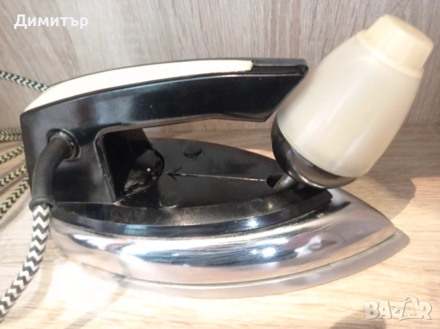 Руска ютия с функция за пара 1000w