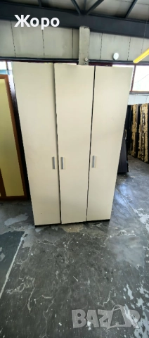Продаваме трикрилни гардероби , снимка 2 - Гардероби - 52128046