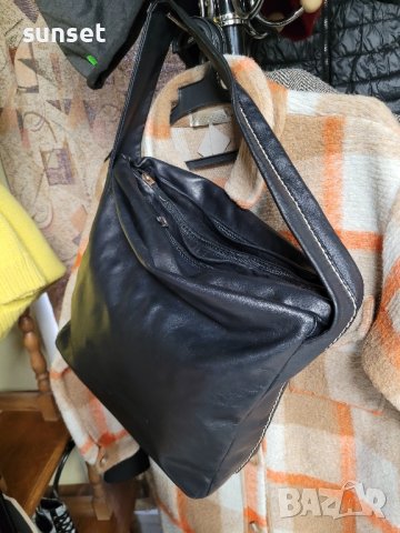 с ТРИ ПРЕГРАДИ,  естествена кожа,тип торба черна чанта, снимка 3 - Чанти - 43397557