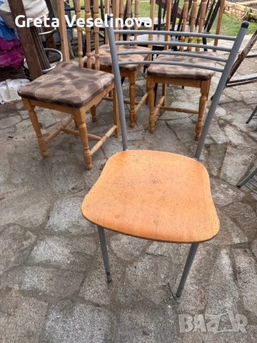 10 стола метални с дървена седалка, снимка 5 - Столове - 53466459