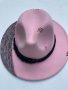 Дамска шапка федора, ръчно декорирана, снимка 1 - Шапки - 44015800