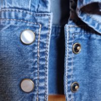 Дънкова риза S/M размер Gina Tricot вталена синя джобове ежедневна , снимка 3 - Ризи - 38432756