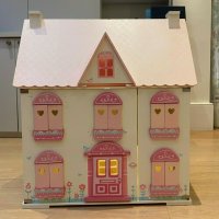Дървена къща за кукли 
