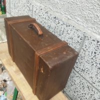 Дървен куфар със заключване и кожена дръжка , снимка 12 - Антикварни и старинни предмети - 43905101