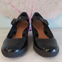 CLARKS черни, лачени – на платформа, № 40, снимка 2 - Дамски ежедневни обувки - 38445464