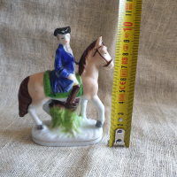 Порцеланова фигурка на благородник на кон, снимка 4 - Антикварни и старинни предмети - 44911574