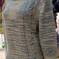 дамски пуловер-ръчно плетиво, снимка 2 - Блузи с дълъг ръкав и пуловери - 44102526