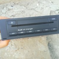 Audi CD Changer Ауди СД чейнджър 8E0 035 111 C, снимка 1 - Аксесоари и консумативи - 38163691