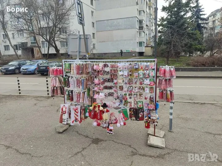 Стелажи за продажба на мартеници, снимка 1