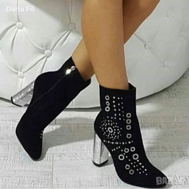 СТРАХОТНИ черни велурени боти със сребристо-златисти кабсички, снимка 1