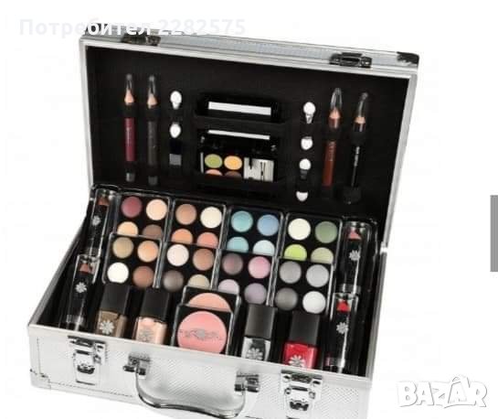 Комплект гримове в метално куфарче , снимка 1
