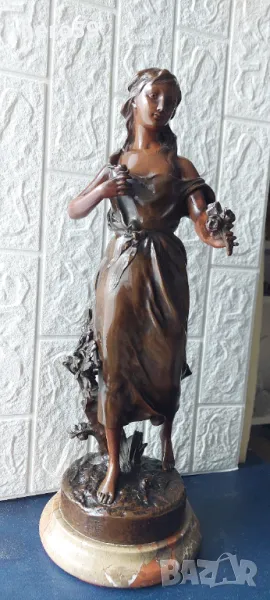 Стара авторска бронзова фигура, втора половина на 19 век.височина 50 см.тежи 9 кг., снимка 1